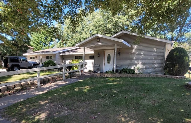 view of front of home featuring a front lawn