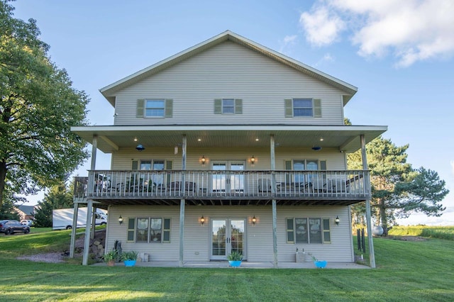 back of house featuring a lawn