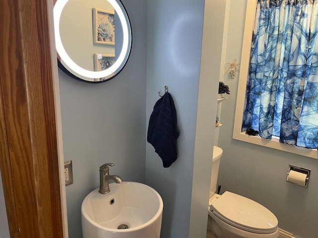 bathroom featuring toilet and sink