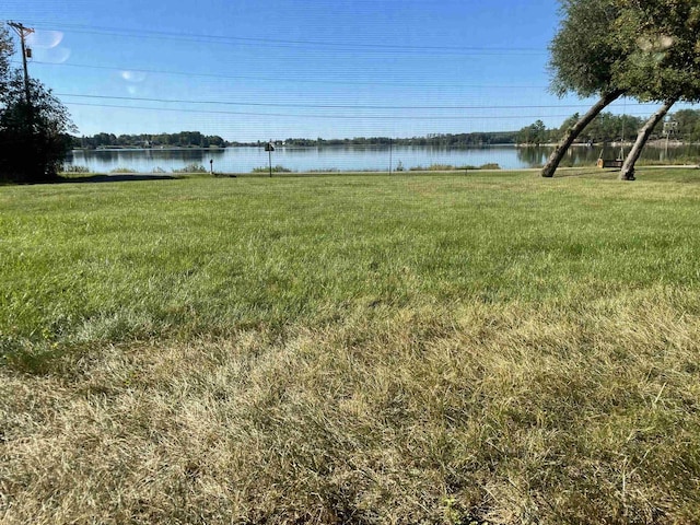 view of yard featuring a water view