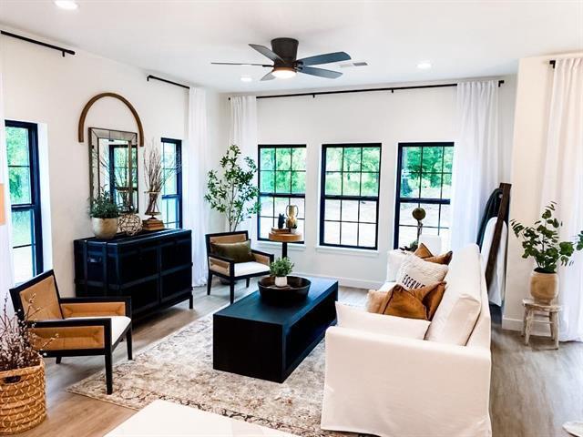 living area with recessed lighting, wood finished floors, baseboards, and ceiling fan