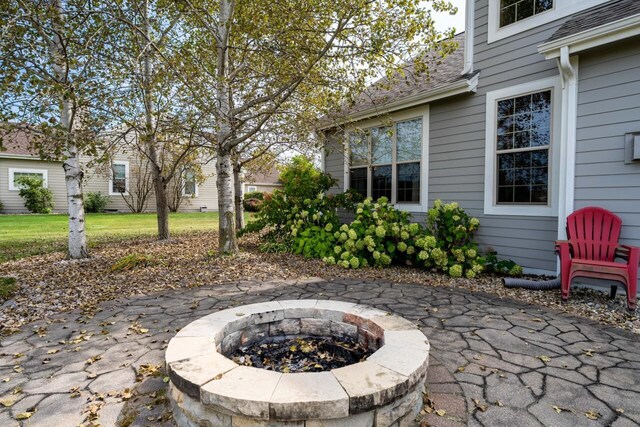 view of patio with a fire pit