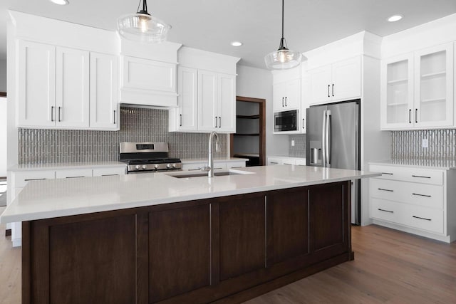 kitchen with decorative light fixtures, stainless steel appliances, dark hardwood / wood-style flooring, and sink