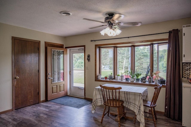 interior space with dark wood-type flooring, ceiling fan, and a textured ceiling