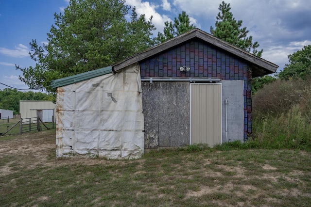 view of outdoor structure featuring a yard