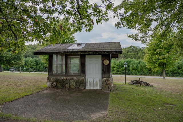 view of front of home with a front yard