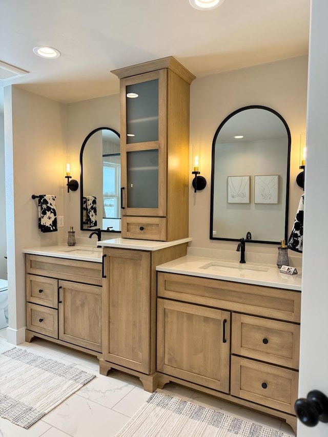 5090 N Cobble Creek Dr, Grand Chute, WI 54913 - full bath featuring two vanities, toilet, marble look tile flooring, and recessed lighting