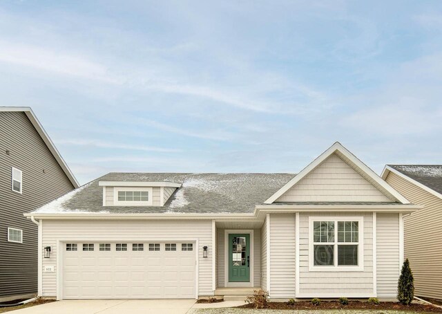 view of front of home featuring a garage and a front yard