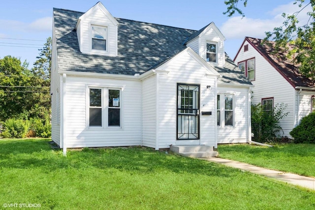 cape cod-style house with a front yard