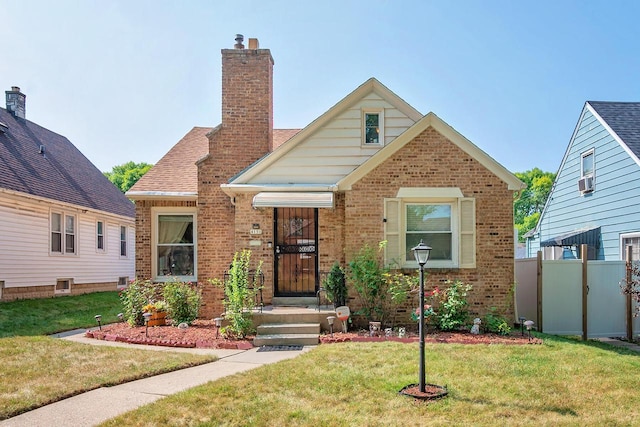 view of front facade featuring a front lawn