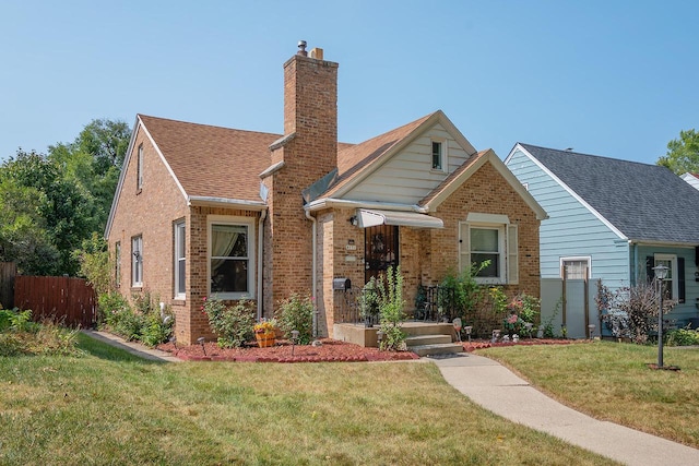 view of front of house featuring a front yard