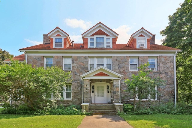 view of front of house with a front yard