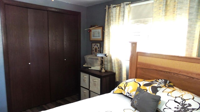 bedroom featuring a closet