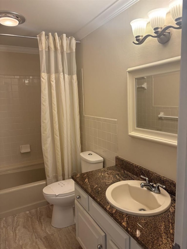 full bathroom with toilet, crown molding, a chandelier, vanity, and shower / bath combination with curtain