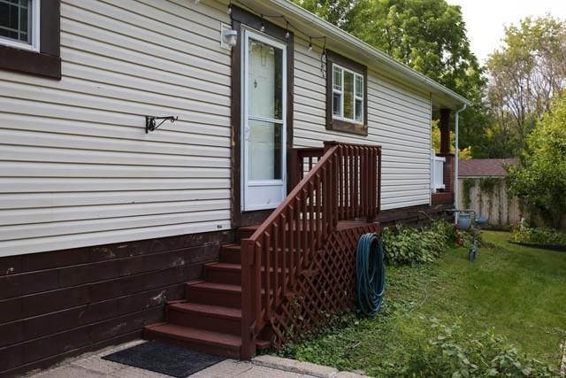 entrance to property featuring a yard