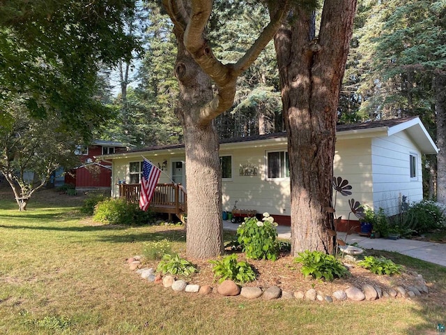 view of front of house with a front yard