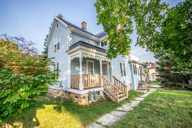 view of front of house featuring a front lawn and covered porch