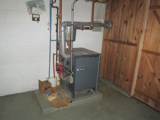 view of utility room