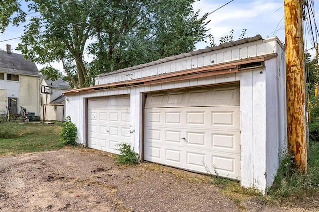 view of detached garage
