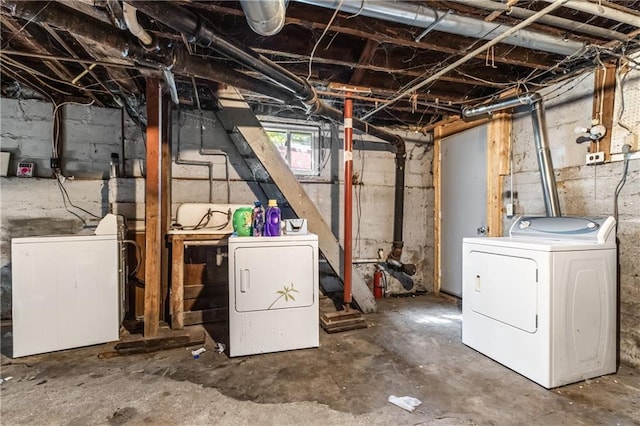 basement with washer and dryer