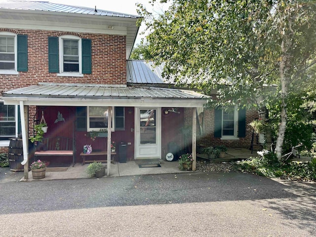 view of front of house with covered porch