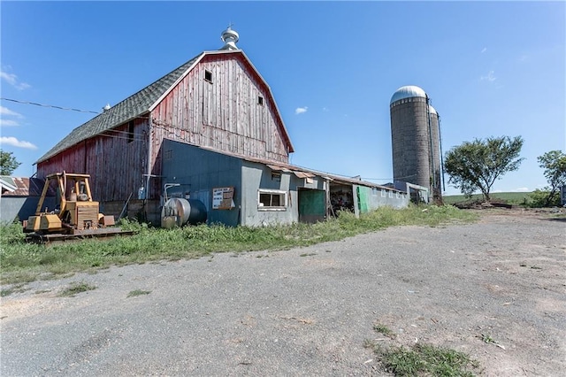 view of outdoor structure