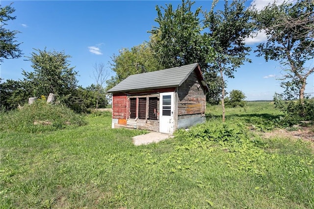 view of outdoor structure with a yard