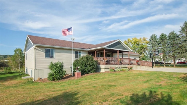 view of front of property with a front yard