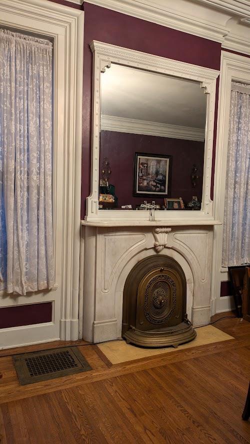 room details featuring visible vents, crown molding, and wood finished floors