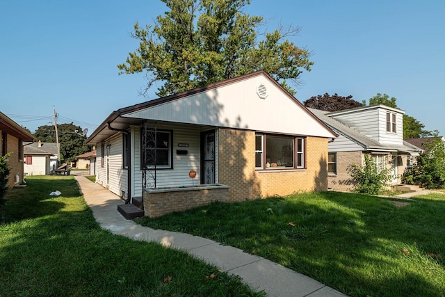 view of front of house with a front lawn