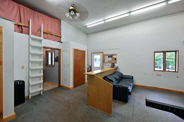 carpeted living room with ceiling fan