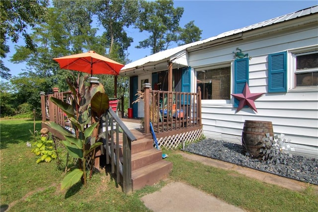 view of front of house with a front yard