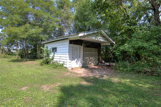 exterior space featuring a yard