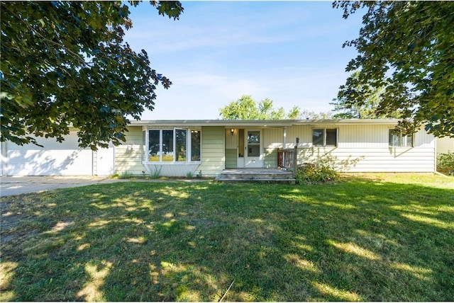 ranch-style house featuring a front lawn