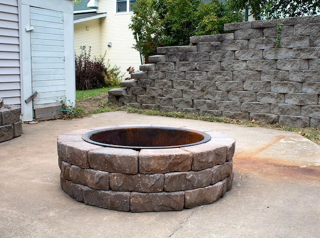 view of patio with an outdoor fire pit