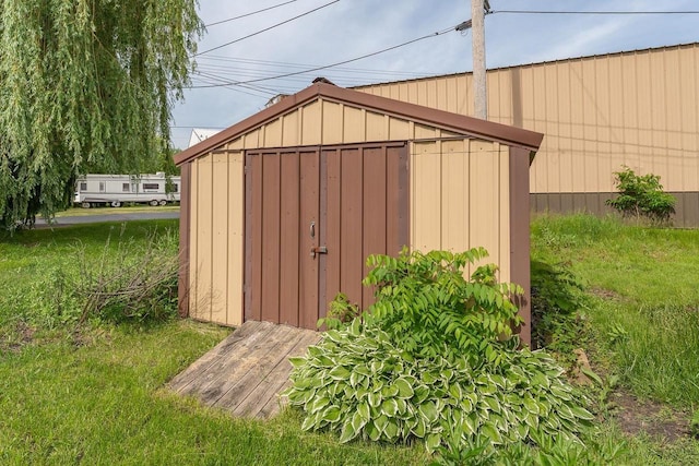 view of outdoor structure featuring a lawn