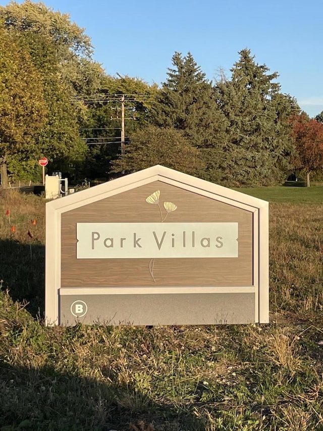 view of community / neighborhood sign