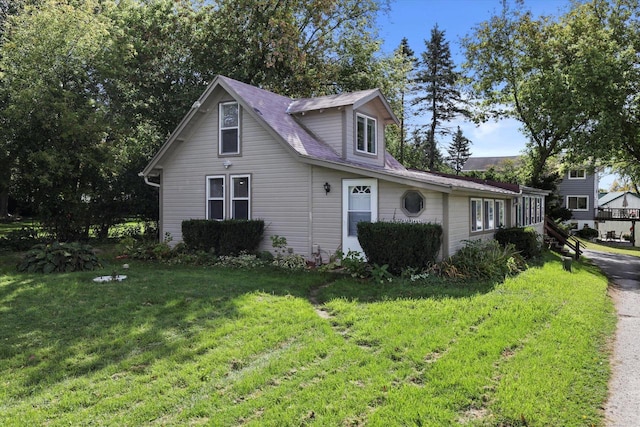 view of front of house with a front lawn