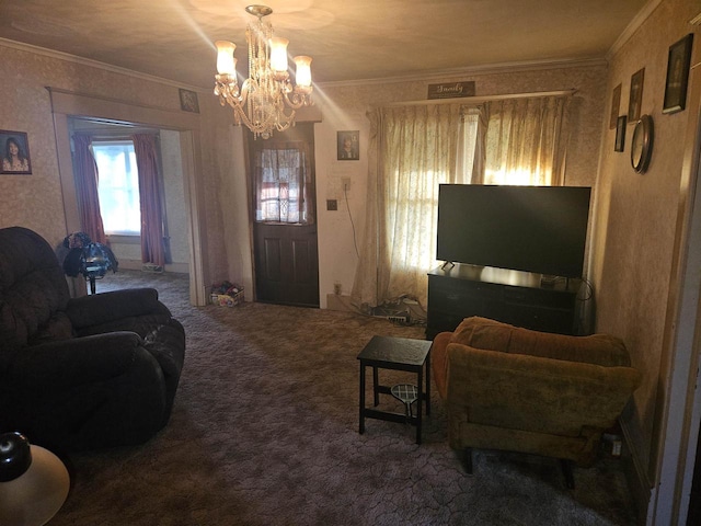 living room with carpet floors, a notable chandelier, and crown molding