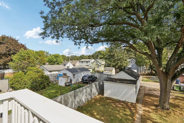 view of yard featuring a storage shed