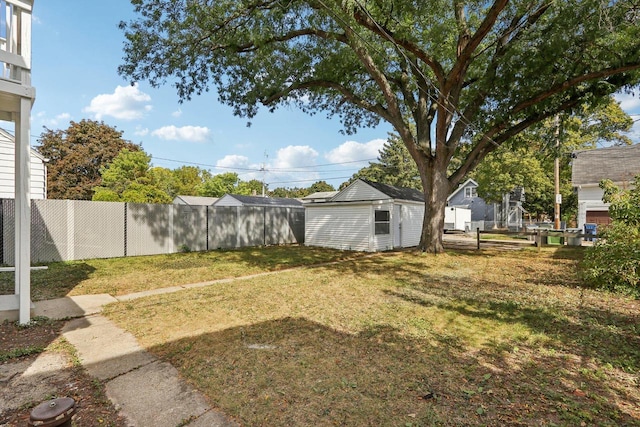 view of yard with a shed