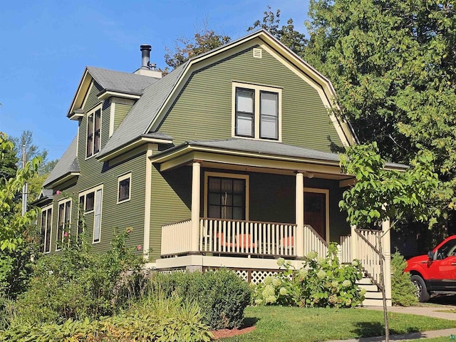 view of front of property featuring a porch