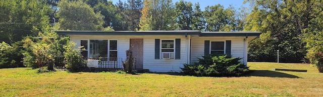 view of front of property with a front lawn