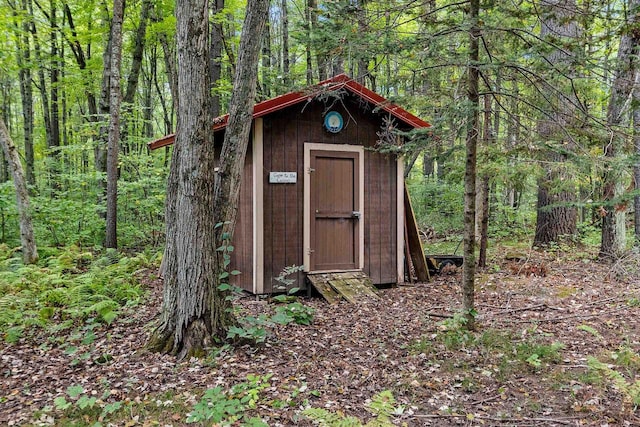 view of outbuilding