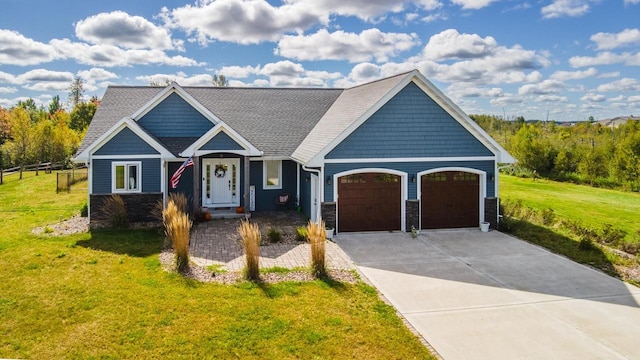 view of front of property featuring a front yard and a porch