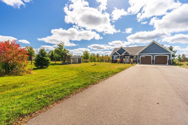 view of front of home featuring a front yard