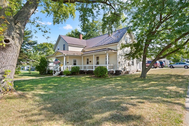 view of front facade featuring covered porch and a front yard