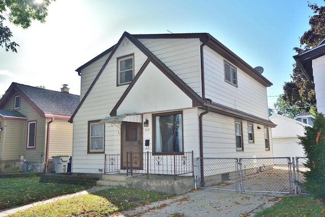 view of front facade featuring a front yard