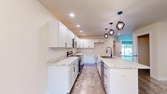 kitchen featuring a kitchen island with sink, appliances with stainless steel finishes, sink, and concrete floors