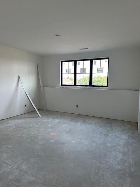 empty room featuring concrete flooring